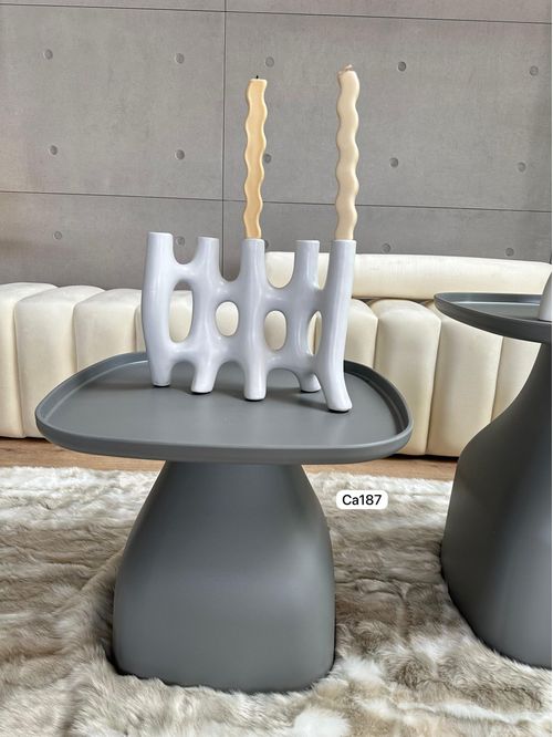 Mesa auxiliar gris con base cono en polietileno pequeña