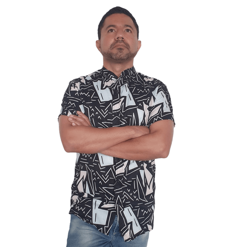 Camisa para Hombre GO Bzr en Chalis Figuras Negras con Manga Corta